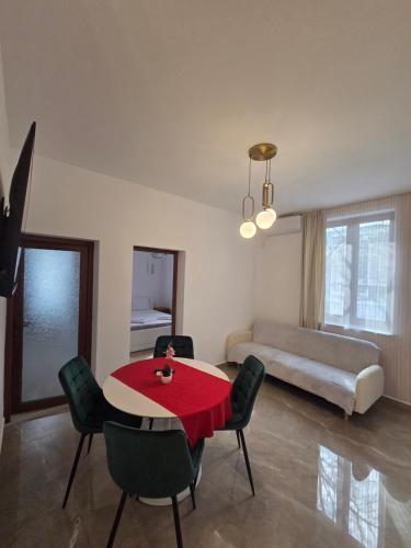 2 bedrooms, 3 beds