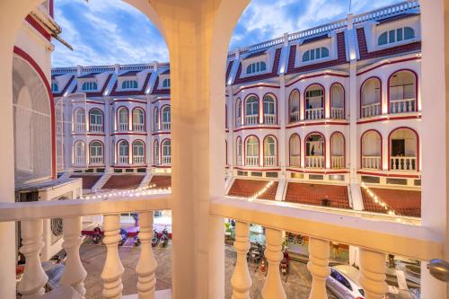 room detail thumbnail 1