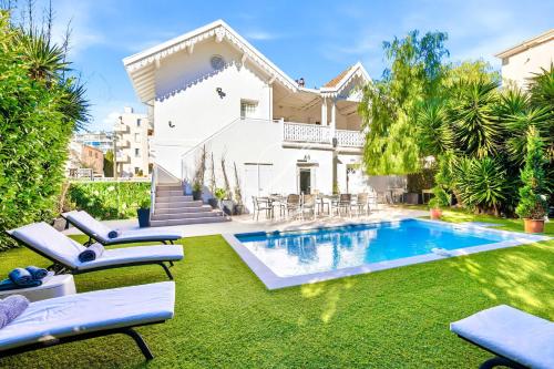Villa Anna for 10 people with a pool and garden