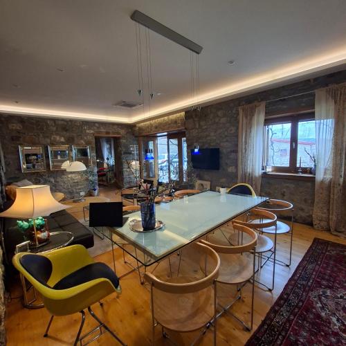 Удобства, 7 Roots - Leskovik in Germenj