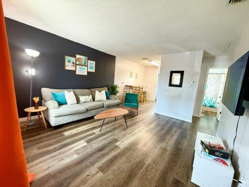 Tampa Bay Apartment Near Airport, Beaches, Downtown St Pete & Raymond James Stadium