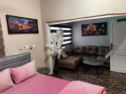 Tema House Guesthouse