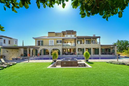 5 bedroom Villa Rio with large private pool and hot tub, Aphrodite Hills Resort Kouklia