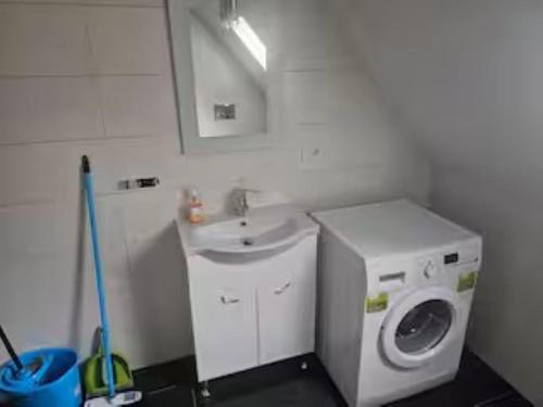 Schöne Vollausgestattete Monteurs- Gästewohnung in der Gartenstadt Leuna und nähe Geiseltalsee 2208 (Schone Vollausgestattete Monteurs- Gastewohnung in der Gartenstadt Leuna und nahe Geiseltalsee 2208) in Mersebourg
