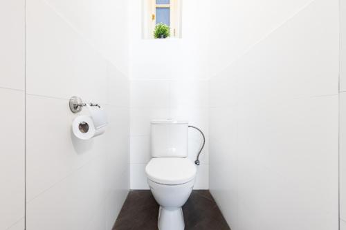 Prague Days - Two Bedroom Apartment with 200Mbs WiFi TV & Netflix - image 5