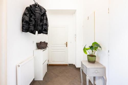 Prague Days - Two Bedroom Apartment with 200Mbs WiFi and Smart TV - image 2