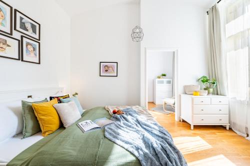 Prague Days - Two Bedroom Apartment with 200Mbs WiFi TV & Netflix - image 2