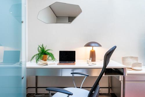 Prague Days - One Bedroom Apartment with AC and Desk in Old Town - image 3