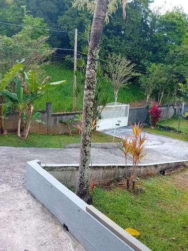 Entrance, Charmant Bungalow avec Vue sur le Jardin a Les Abymes in Baimbridge