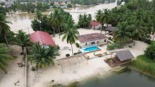 L'île de Marie-Jo (L'ile de Marie-Jo) in Assinie-Mafia