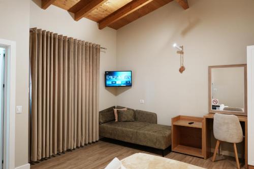 Arial Penthouse Suites - Tap to explore photos