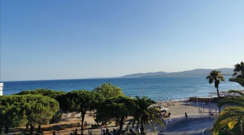 Vue mer et vieux port Saint-Raphael Parking