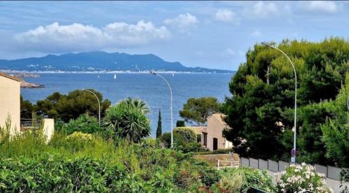 Charmant T2 mezzanine-vue mer-plage à 600m-parking (Charmant T2 mezzanine-vue mer-plage a 600m-parking) in 班多爾