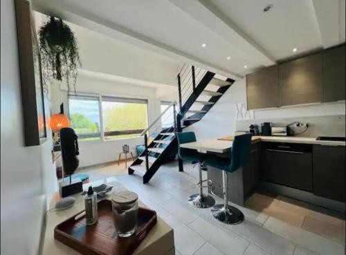 Charmant T2 mezzanine-vue mer-plage à 600m-parking (Charmant T2 mezzanine-vue mer-plage a 600m-parking) in 班多爾