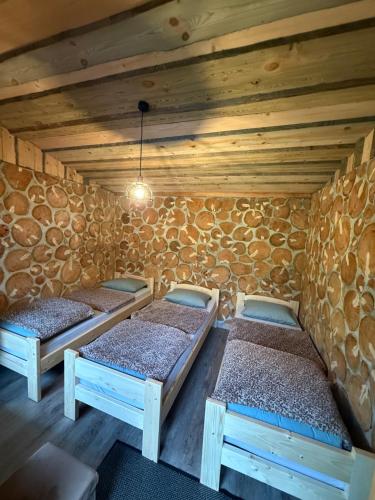 3 twin beds