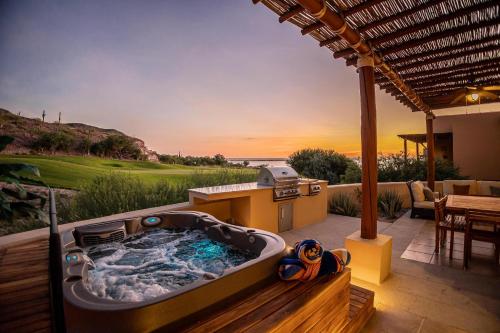 Stunning Golf Front Villa with Jacuzzi & Sunset Views in Puerta Cortés | Beach Club – 26C