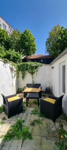 Maison spacieuse proche mer et vieille ville – khách sạn tại Beaurepaire