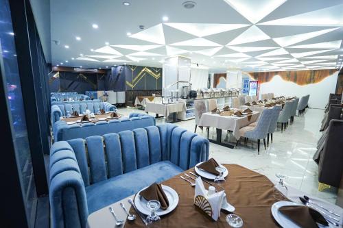 Ресторан, Hotel Crown Park Ltd in Sylhet