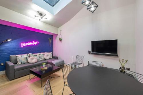 Covent Garden 2-Bed Triplex - Sleeps 6, Londra