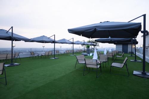 Bar/lounge, Hillside hotel in Kenema