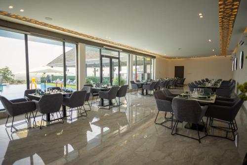 Restaurant, Hillside hotel in Kenema