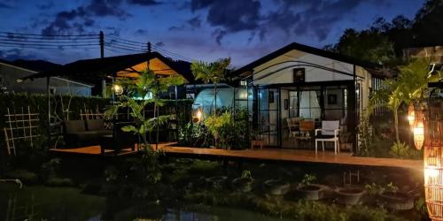 Lespalm Resort by Vacayandco in Kathu