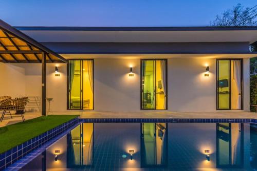 Lespalm Resort by Vacayandco in Kathu