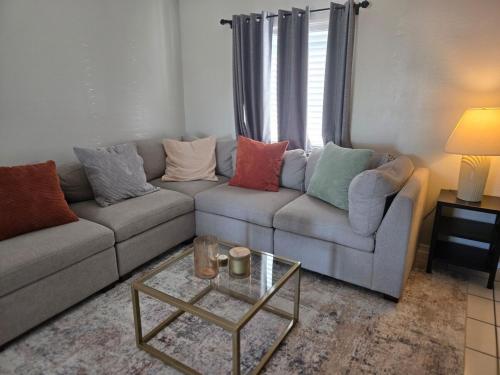 Beautiful Cozy Home in Orlando – khách sạn tại Trung Tam Thanh Pho