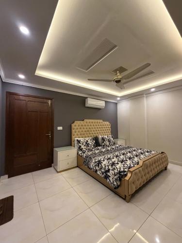 Eiffel Facing Comfy Elegant 1BHk – khách sạn tại Bahria Town