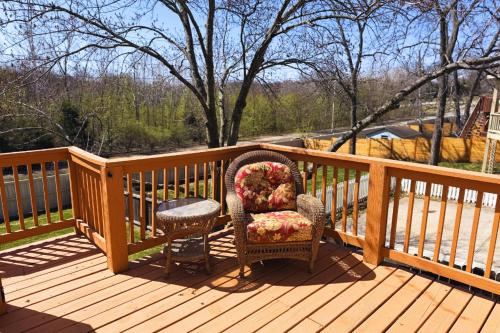 Erkély/terasz, Beautiful 4-bed, 3-bath Lees Summit Cottage in Lees Summit (MO)