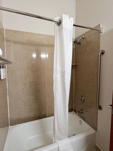 Holiday Inn Express Hotel & Suites Terrell an IHG Hotel - image 27