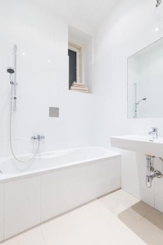 HeyMi Apartments Stephansdom - image 14