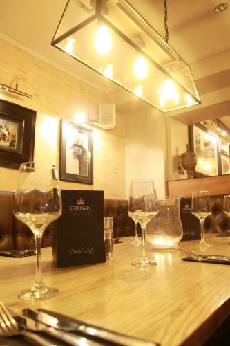 Crown Hotel - image 7