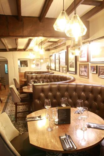 Crown Hotel - image 14