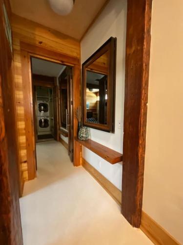 Beautifully Chic, Spacious, WiFi, Near Pullman Yds in Kirkwood