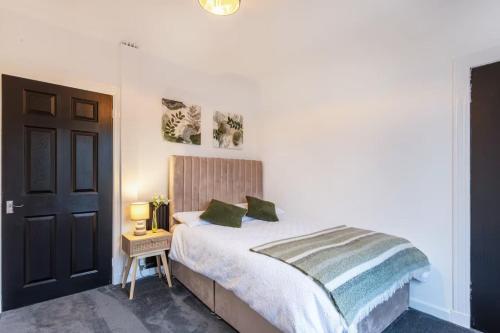 Modern 3-Bed Apartment, Free Parking, Glasgow