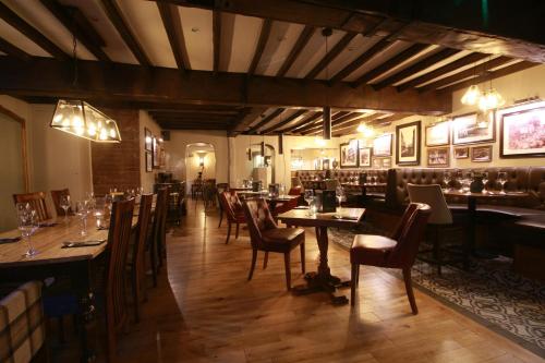 Crown Hotel - image 13