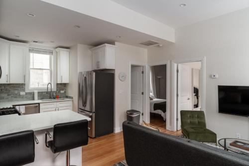 Flexhome East Village - Modern 2BR - Quiet Street
