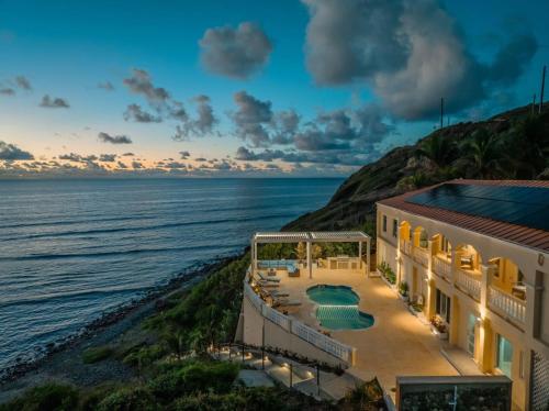 The Cerulean Oceanfront Luxury Retreat – khách sạn tại Vịnh Teagues