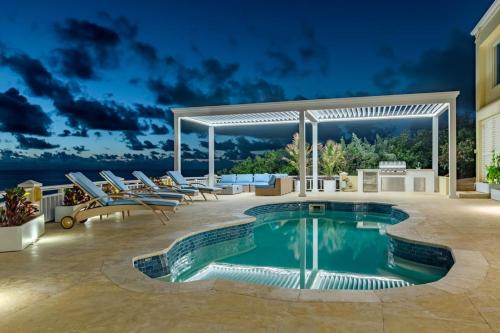 The Cerulean Oceanfront Luxury Retreat in 提格斯灣