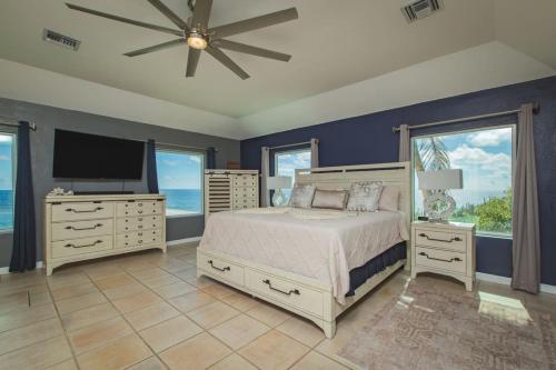 The Cerulean Oceanfront Luxury Retreat in 提格斯灣