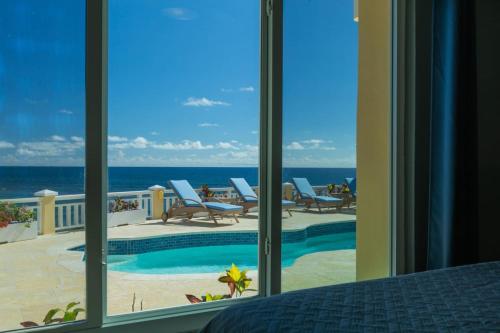 The Cerulean Oceanfront Luxury Retreat in 提格斯灣