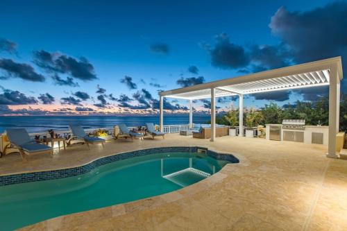 The Cerulean Oceanfront Luxury Retreat in 提格斯灣