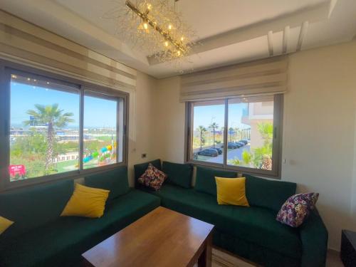 New Luxury 2BR Apt With Green Space In Residance – khách sạn tại Roches Noires