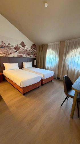 2 twin beds