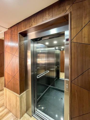 New Luxury 2BR Apt With Green Space In Residance in 羅切斯諾雷斯