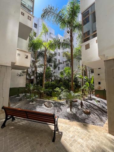 花園, New Luxury 2BR Apt With Green Space In Residance in 羅切斯諾雷斯