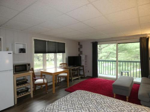 Happy Hour at Windcliff! Studio condo at Shanty Creek Resort
