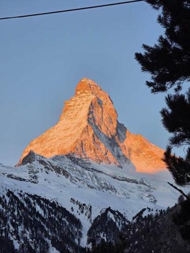 Studio Chalet with terrace & Matterhorn view, Церматт