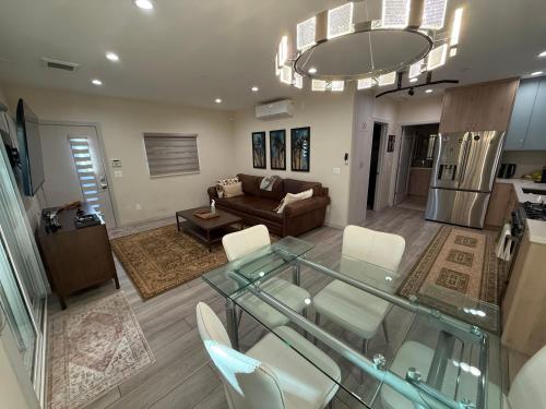 Tarzana Village Exquisite 1 Bed Oasis in Tarzana